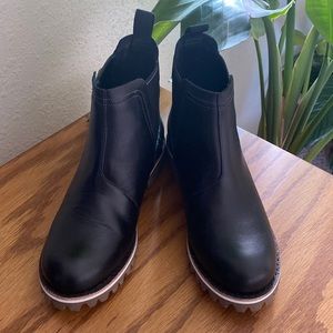 NWOT Chaco Women’s Chelsea Waterproof Boot in Black Size 7